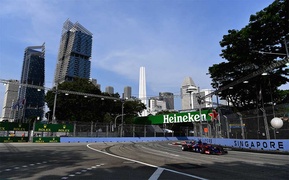 滨海湾街道赛道与新加坡城市天际线,2018年F1周五一练期间