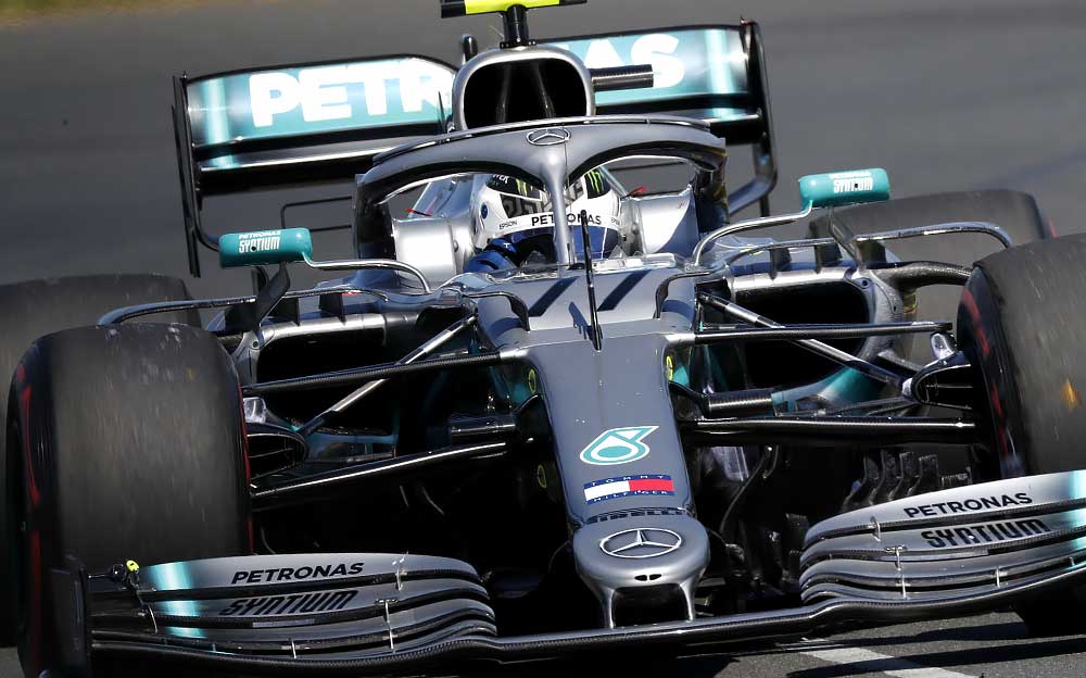2019年F1澳大利亚大奖赛排位赛，梅赛德斯W10赛车驶过阿尔伯特公园赛道
