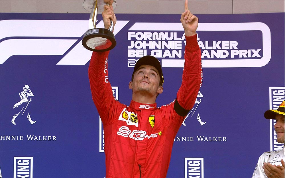 夏尔·勒克莱尔在比利时站领奖台庆祝F1生涯首胜