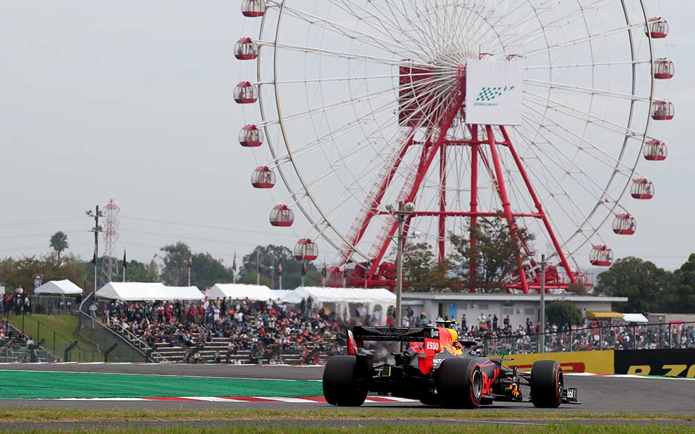 红牛RB15通过铃鹿赛道最终减速弯，2019年日本大奖赛周五自由练习
