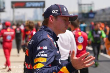 F1中国站维修区入口工作人员