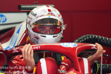 法拉利红色F1赛车赛道行驶
