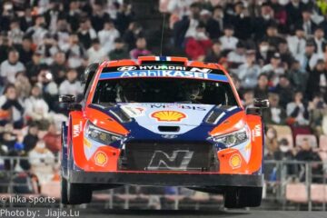 WRC日本站现代i20赛车飞跃跳跃