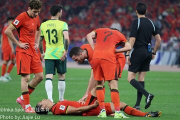 中国队前场拼抢