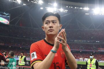 中国队球员场上对抗