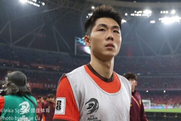 中国队球员场上拼抢
