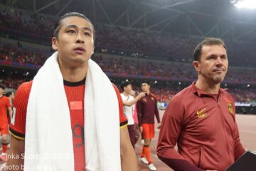 比赛中球员对抗