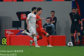 比赛拼抢画面