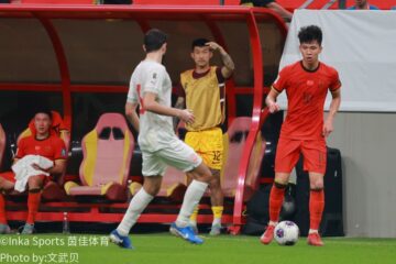 中国队球员拼抢