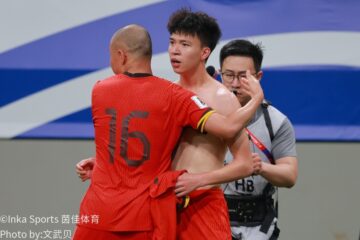 场边教练指挥画面