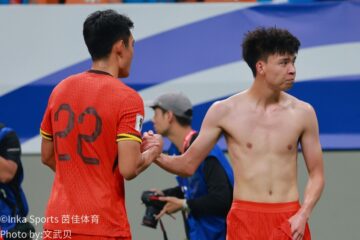 场边教练指导画面