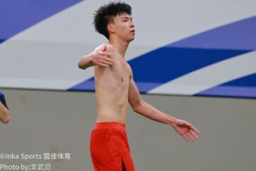看台球迷加油助威
