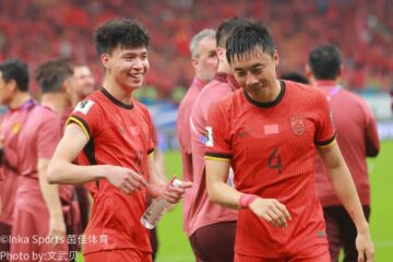 中国队1比0战胜巴林庆祝