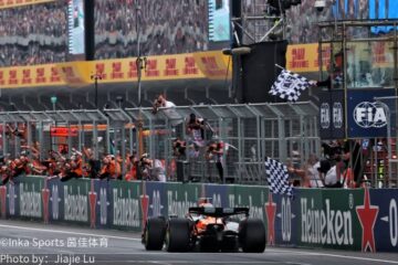 F1赛车赛道密集行驶