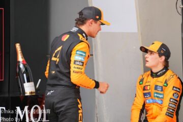 F1赛车维修区出口准备