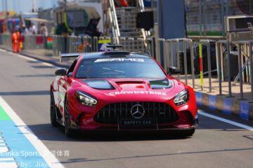 F1维修区技师工作