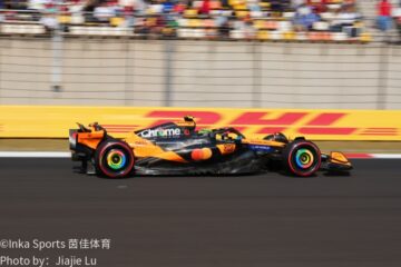 法拉利F1赛车暖调赛道行驶