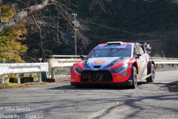 现代i20拉力赛车山地柏油赛道