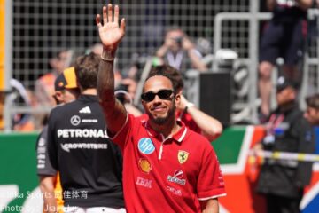 F1赛车暗调弯道行驶