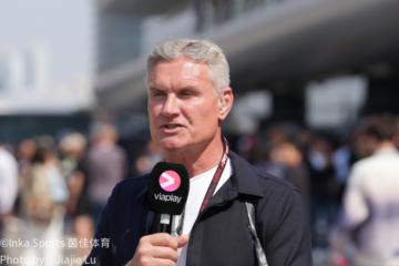 F1维修区车库灰色调