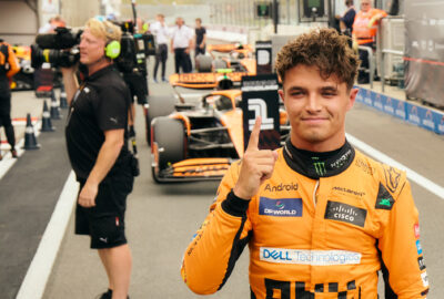 2024年F1荷兰大奖赛排位赛 诺里斯以1分09秒673夺杆后竖起拇指