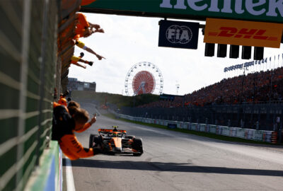 2024年F1荷兰大奖赛正赛 诺里斯率先冲线，迈凯伦车队越过维修墙庆祝