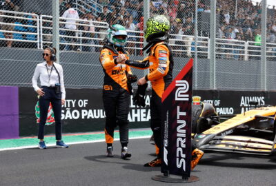 2024年F1圣保罗大奖赛冲刺赛后，包揽前两名的诺里斯与皮亚斯特里在SPRINT 2标记旁握手致意