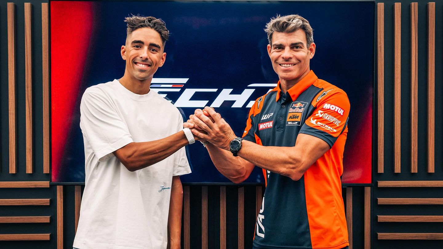 塞纳·阿吉乌斯与红牛KTM Tech3管理层握手确认签约