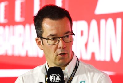 迈克·埃利奥特在F1围场接受采访