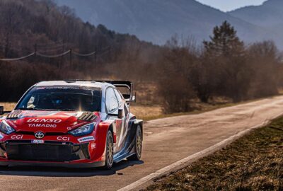 丰田GR Yaris Rally1赛车在铺装路面进行2026赛季测试