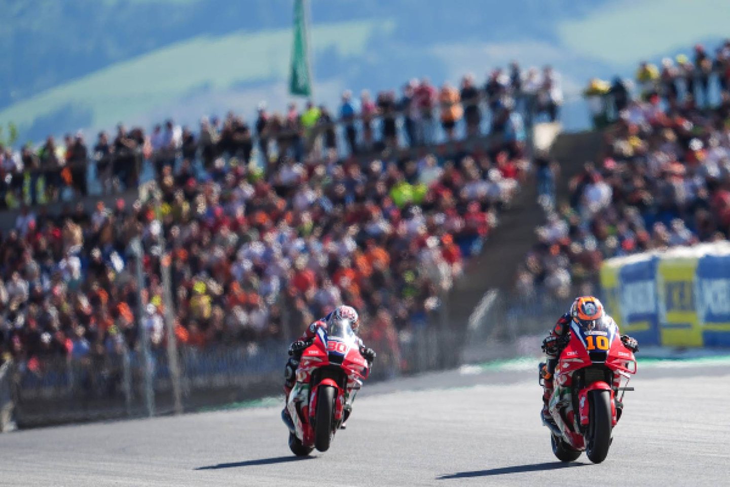 卢卡·马里尼驾驶10号本田赛车参加2026年MotoGP奥地利大奖赛