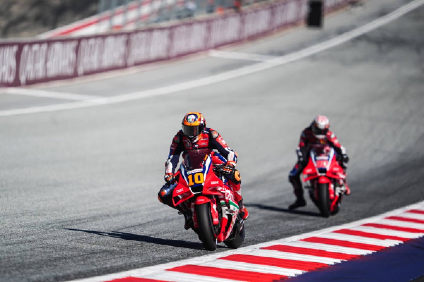 卢卡·马里尼在2026年MotoGP奥地利大奖赛中驾驶本田RC213V