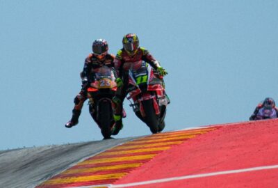 杰克·米勒驾驶普拉马克雅马哈赛车参加MotoGP比赛