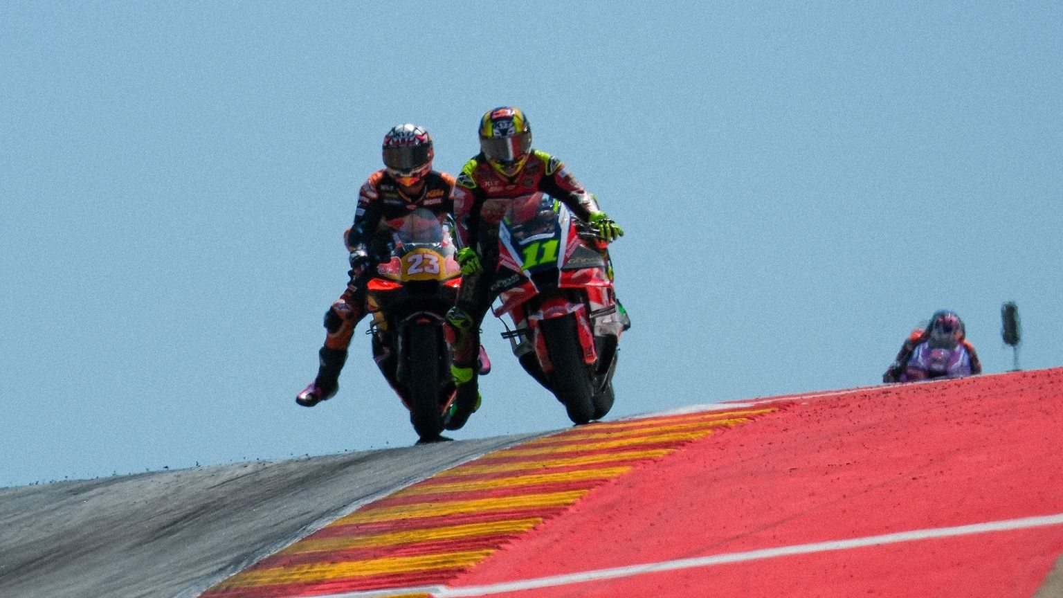 杰克·米勒驾驶普拉马克雅马哈赛车参加MotoGP比赛