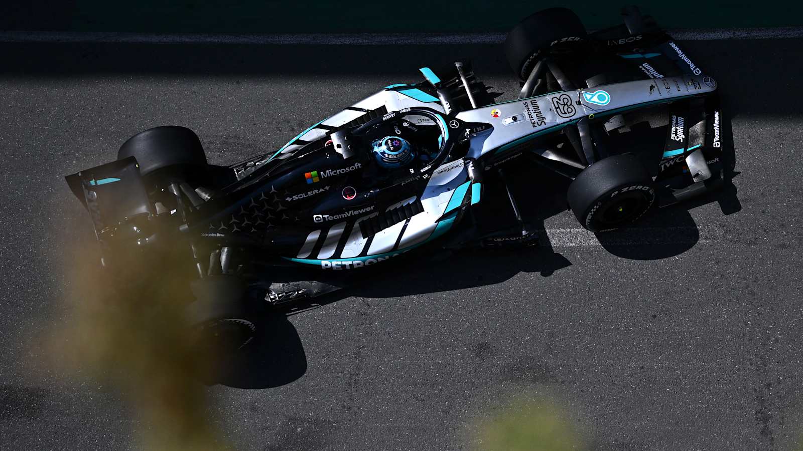 乔治·拉塞尔驾驶63号梅赛德斯赛车参加2026年阿塞拜疆大奖赛一练