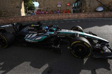 乔治·拉塞尔驾驶63号梅赛德斯赛车参加2026年阿塞拜疆大奖赛二练