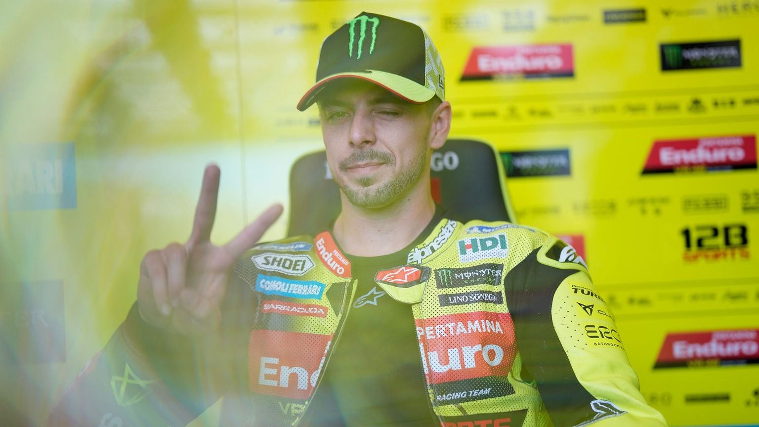 法比奥·迪詹南托尼奥身穿2026赛季VR46车队比赛服