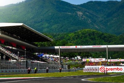 MotoGP赛车驶过意大利穆杰罗赛道，资料图