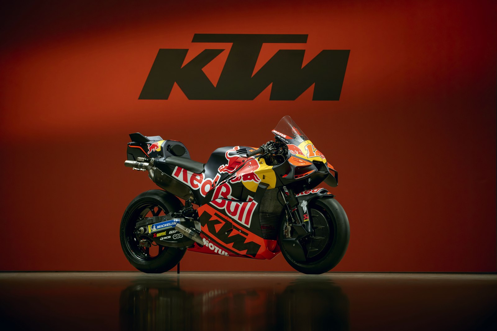 2026年红牛KTM Tech3发布的维纳莱斯12号KTM RC16赛车资料图