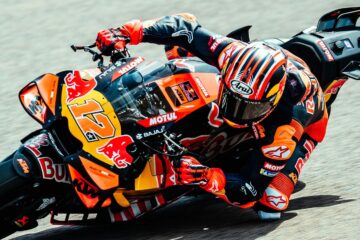 马弗里克·维纳莱斯驾驶红牛KTM Tech3赛车的资料图