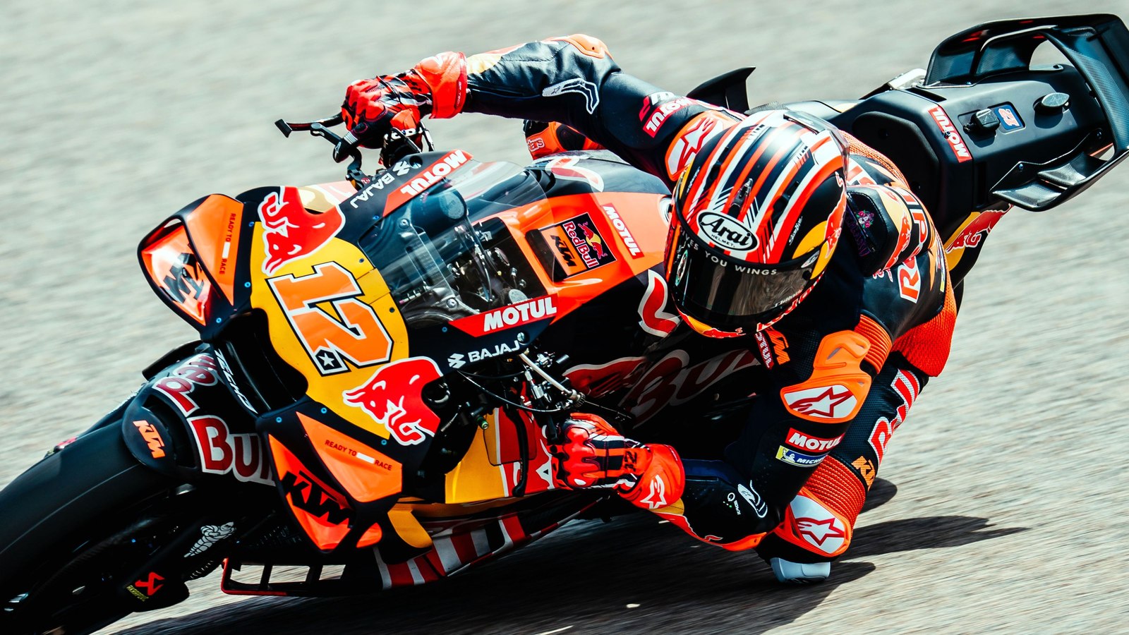 马弗里克·维纳莱斯驾驶红牛KTM Tech3赛车的资料图