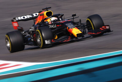 2021年F1阿布扎比大奖赛三练，驾驶红牛RB16B的维斯塔潘