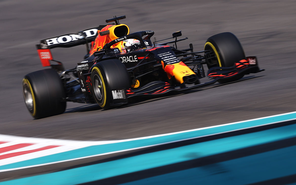 2021年F1阿布扎比大奖赛三练，驾驶红牛RB16B的维斯塔潘