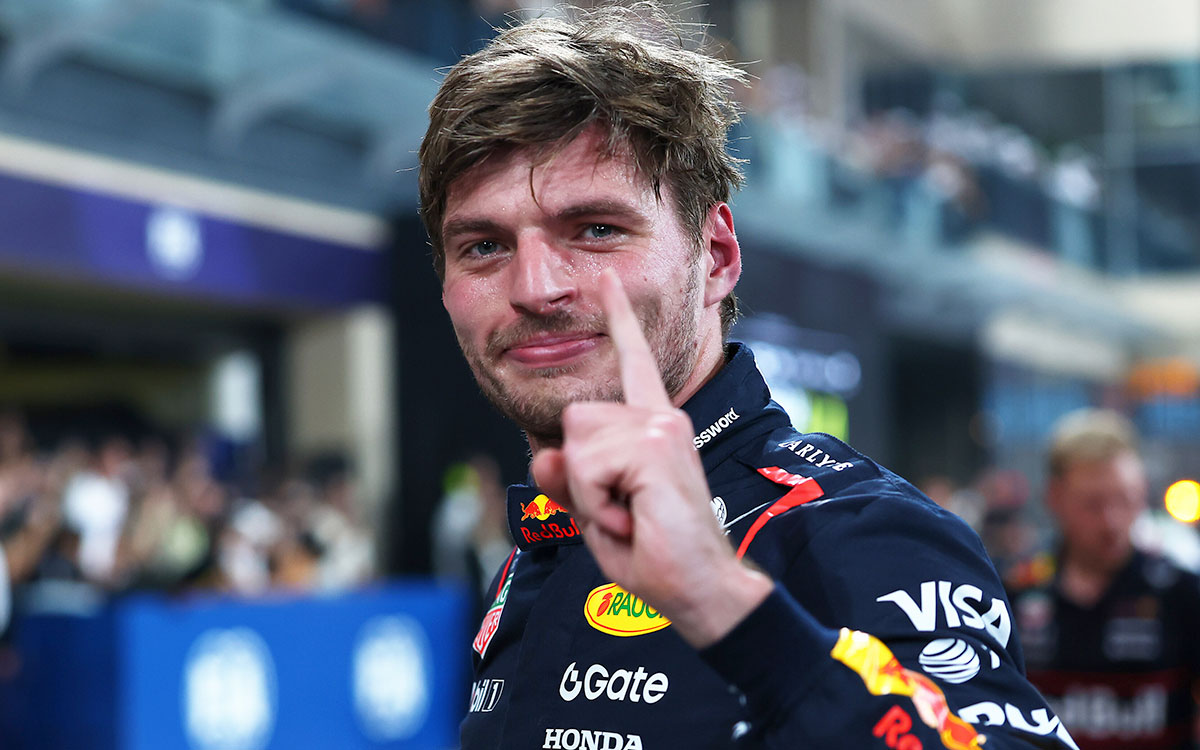2025年F1阿布扎比大奖赛排位赛，维斯塔潘在检录区庆祝夺得杆位