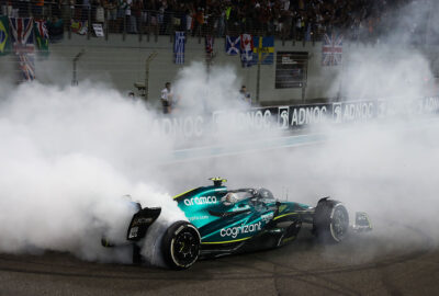 2022年F1阿布扎比大奖赛正赛，上演退役甜甜圈的维特尔（阿斯顿·马丁）