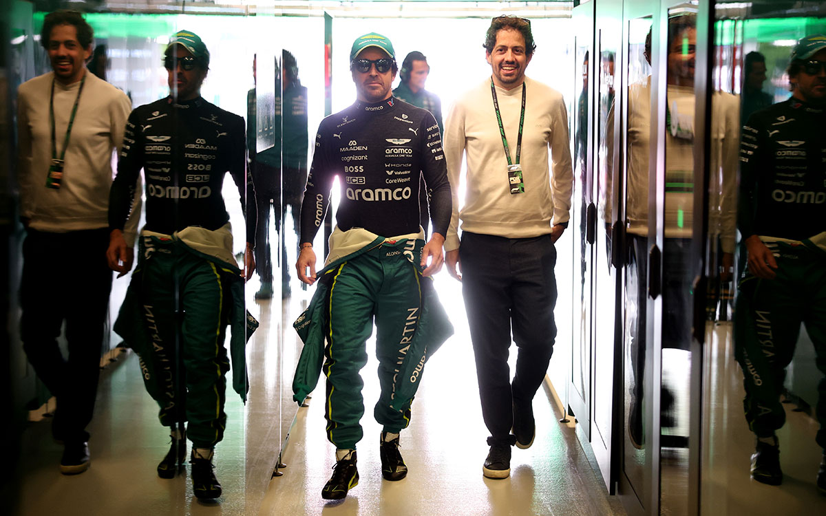 2026年F1澳大利亚大奖赛一练,阿隆索走向车库准备出场