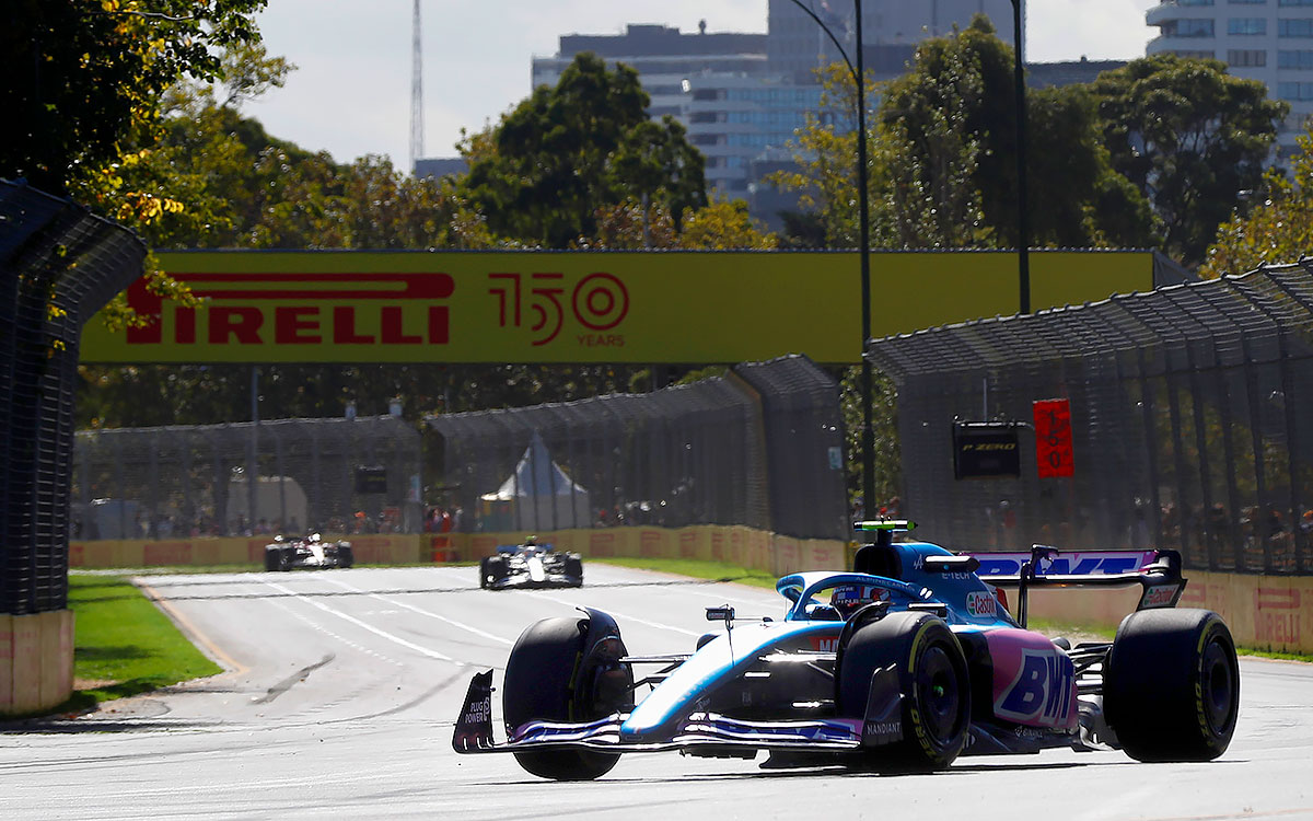 2022年F1澳大利亚大奖赛一练，奥康驾驶阿尔派在阿尔伯特公园赛道行驶