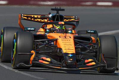 2026年F1澳大利亚大奖赛一练，皮亚斯特里驾驶迈凯伦MCL40在阿尔伯特公园赛道行驶