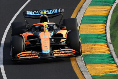 2022年F1澳大利亚大奖赛，诺里斯驾驶迈凯伦在阿尔伯特公园赛道行驶