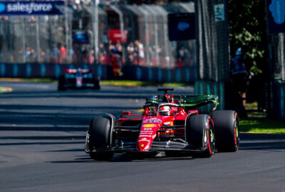 2022年F1澳大利亚大奖赛，勒克莱尔驾驶法拉利F1-75在阿尔伯特公园赛道行驶